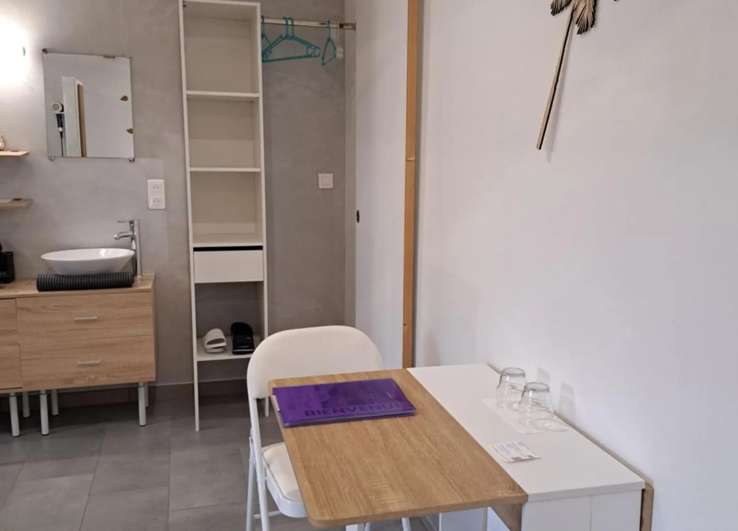 Le Chemin Des Berands Chambres D'Hotes Renaison 0*,  France