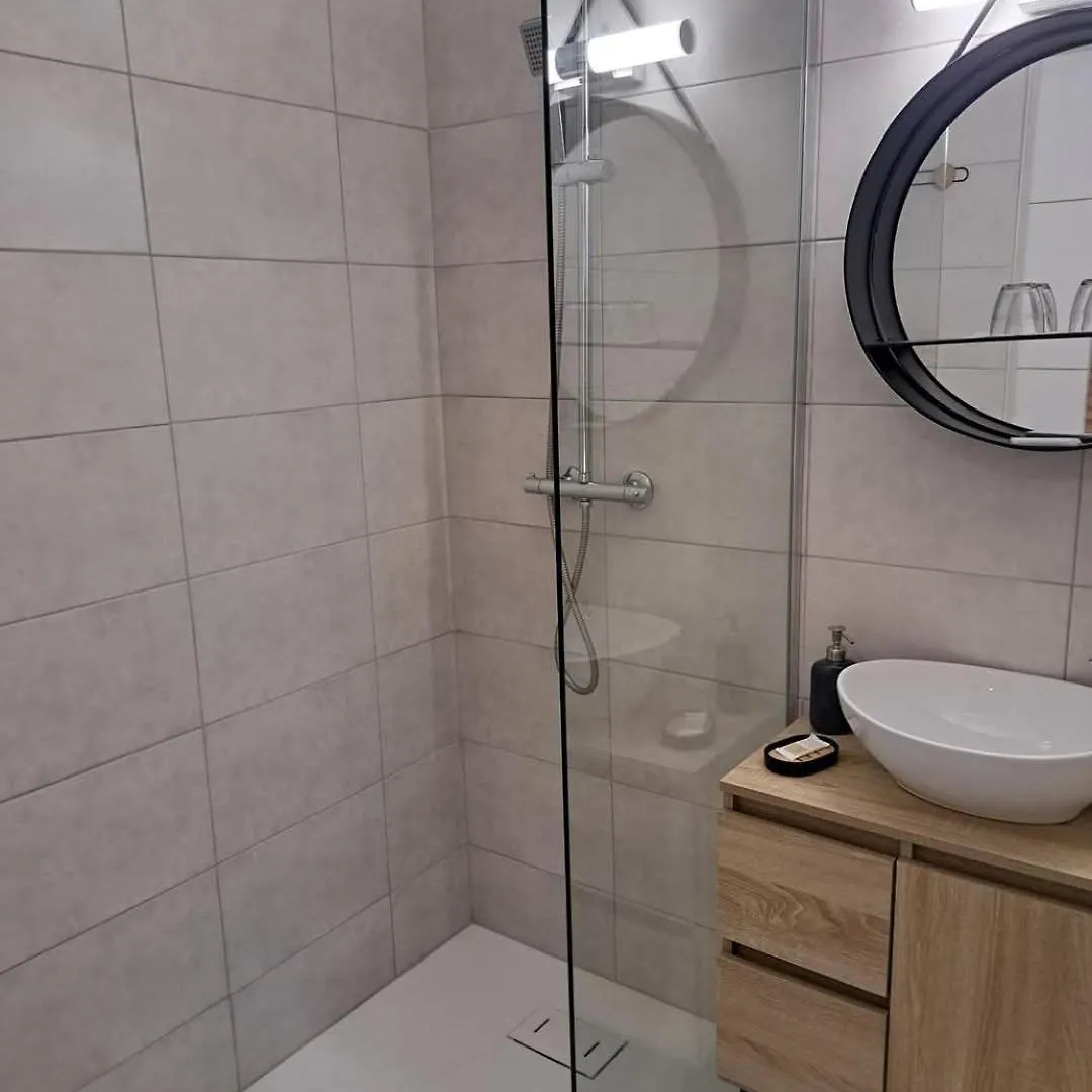 Le Chemin Des Berands Chambres D'Hotes Renaison Bed & Breakfast