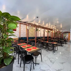  Couette-café Emmanuel France